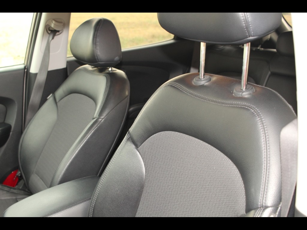 Vehicle image 12 of 28