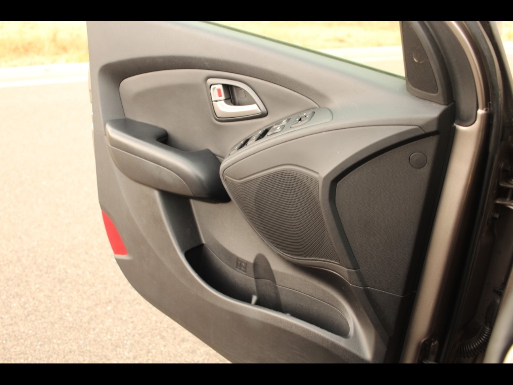 Vehicle image 24 of 28