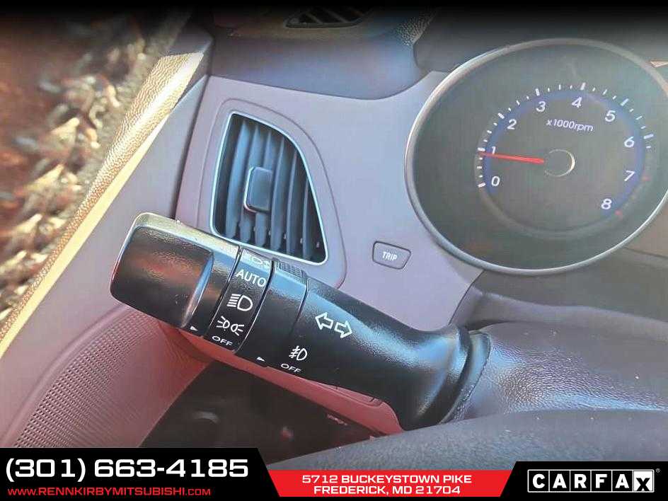 2012 Hyundai Tucson Limited PZEV Image 14 of 16