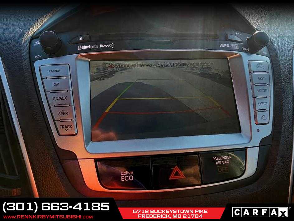 2012 Hyundai Tucson Limited PZEV Image 11 of 16