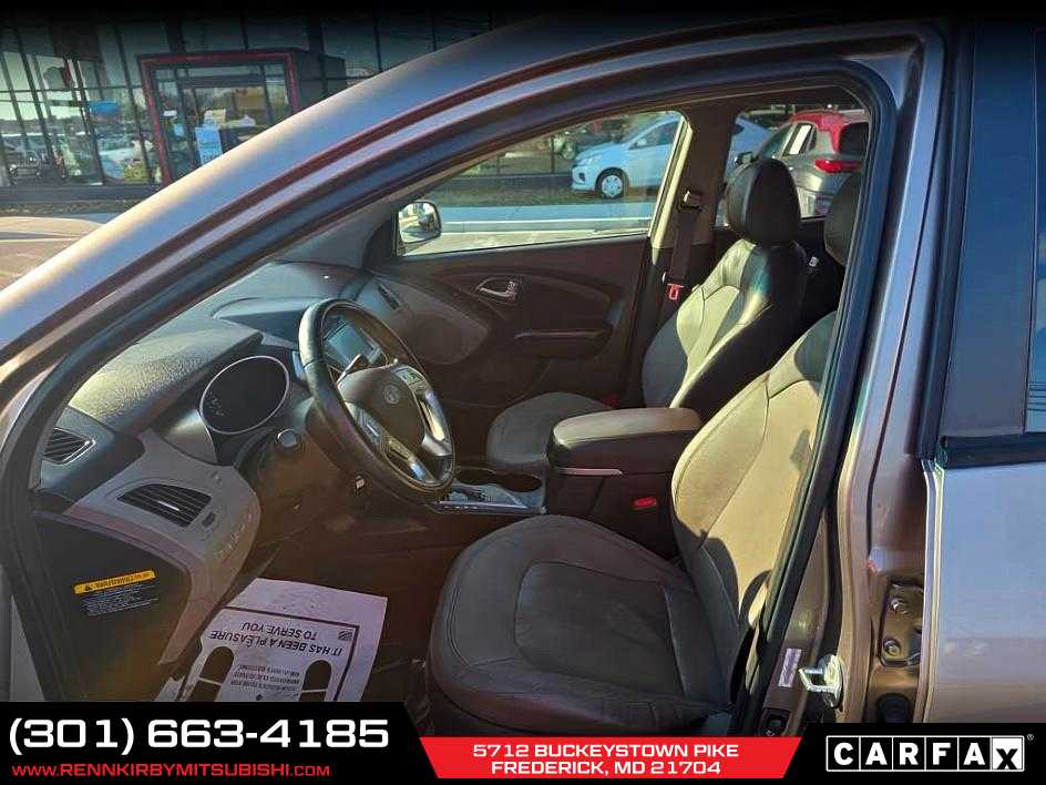 2012 Hyundai Tucson Limited PZEV Image 8 of 16