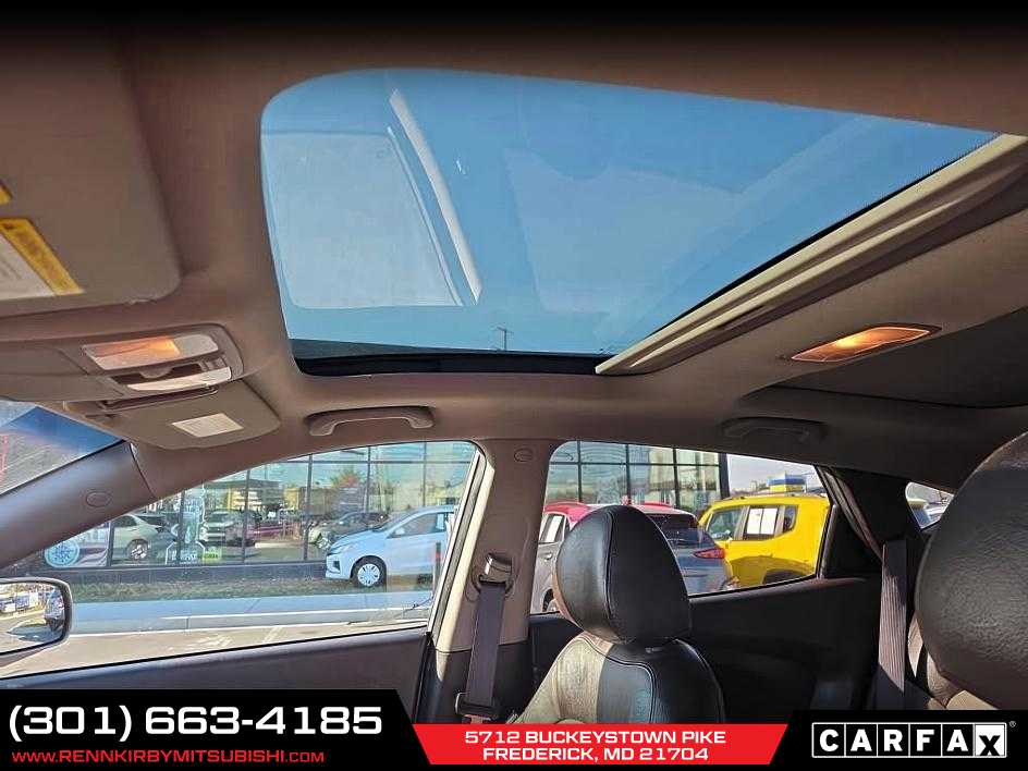 2012 Hyundai Tucson Limited PZEV Image 9 of 16