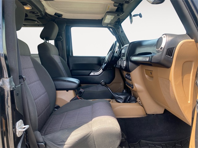 Vehicle image 14 of 35