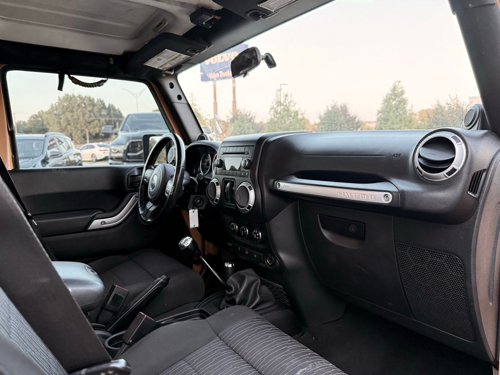 2012 Jeep Wrangler Unlimited Sahara Image 24 of 33