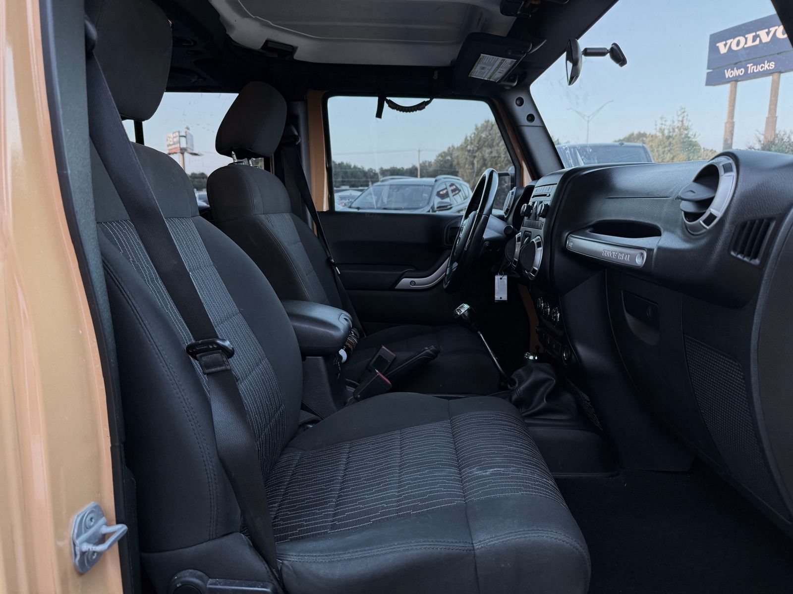 2012 Jeep Wrangler Unlimited Sahara Image 15 of 33