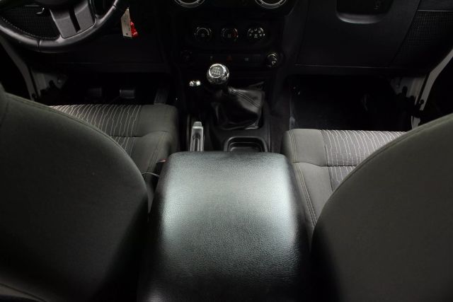 Vehicle image 27 of 41