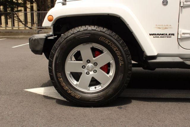 Vehicle image 13 of 41
