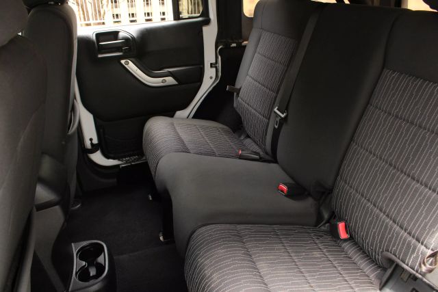 Vehicle image 21 of 41