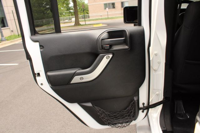 Vehicle image 18 of 41