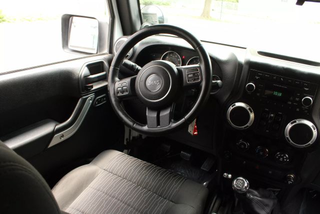 Vehicle image 25 of 41