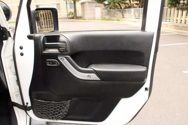 Vehicle image 33 of 41