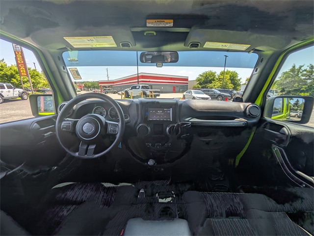 Vehicle image 17 of 22