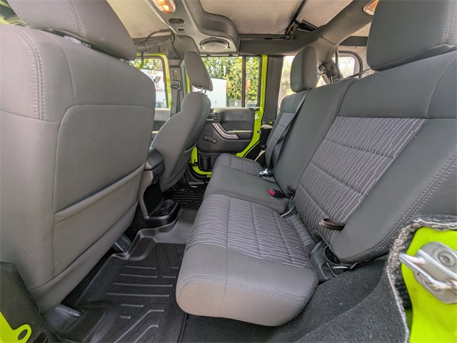 Vehicle image 14 of 22
