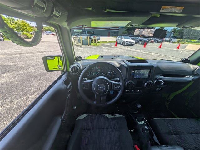 Vehicle image 15 of 22