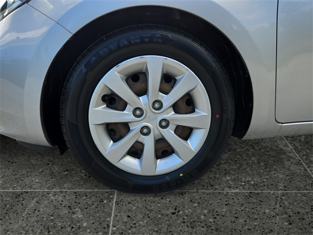 Vehicle image 9 of 15