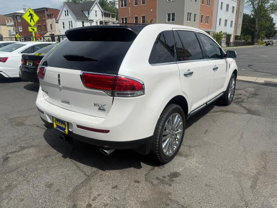 Vehicle image 4 of 13