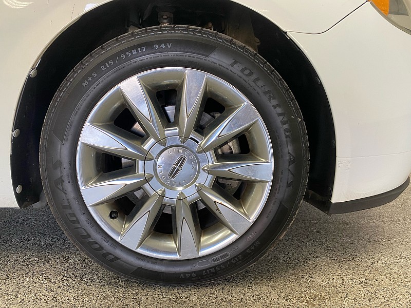 2012 Lincoln MKZ Base Image 12 of 28