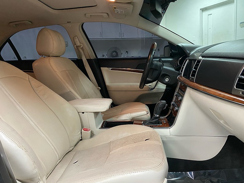 2012 Lincoln MKZ Base Image 17 of 28