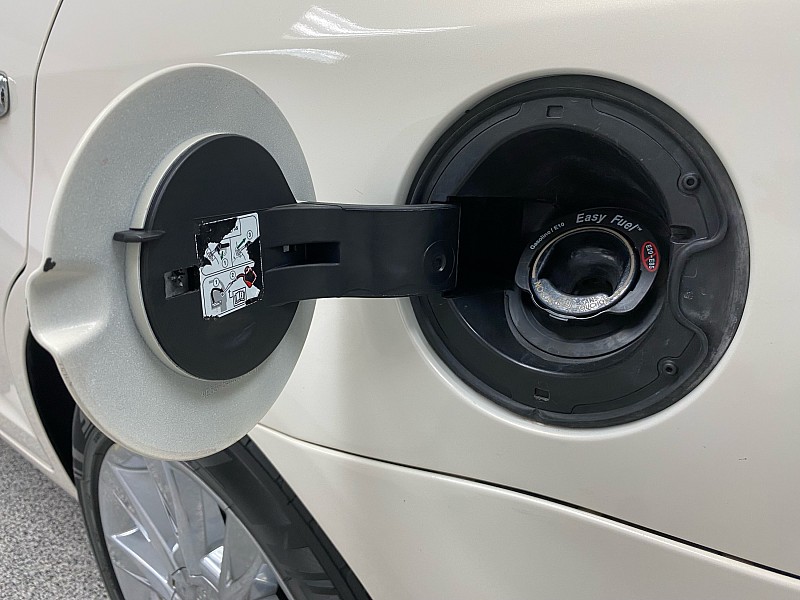 2012 Lincoln MKZ Base Image 24 of 28