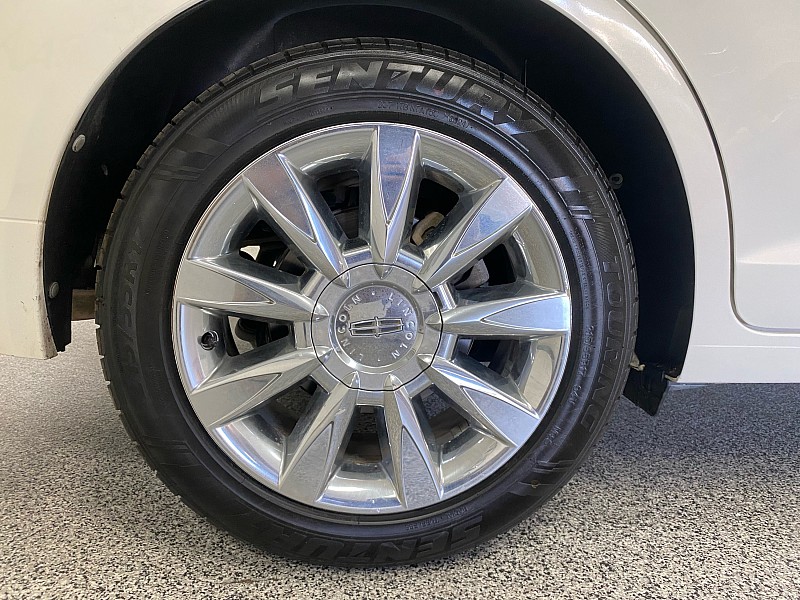 2012 Lincoln MKZ Base Image 11 of 28