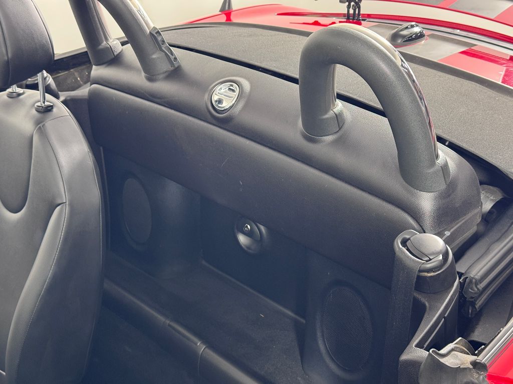 Vehicle image 19 of 23