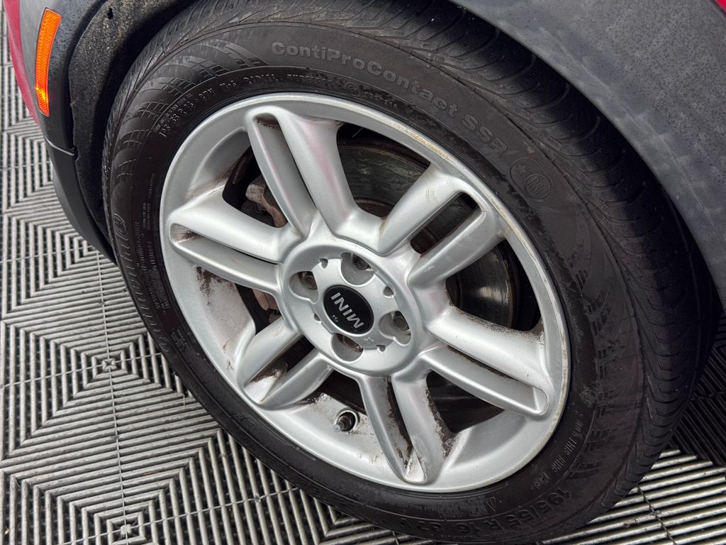 Vehicle image 7 of 23