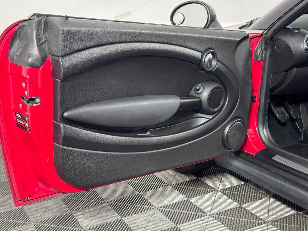 Vehicle image 21 of 23