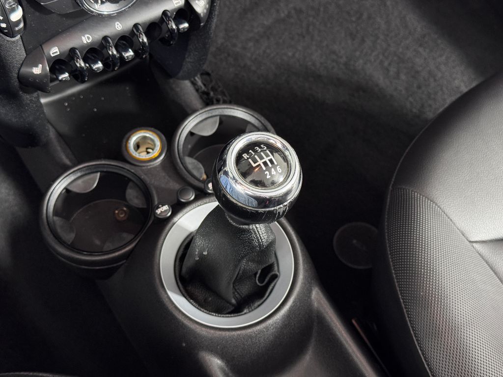 Vehicle image 15 of 23