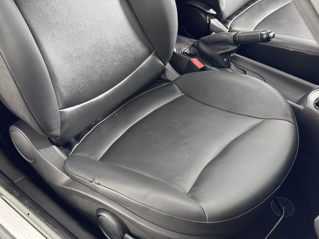 Vehicle image 11 of 23