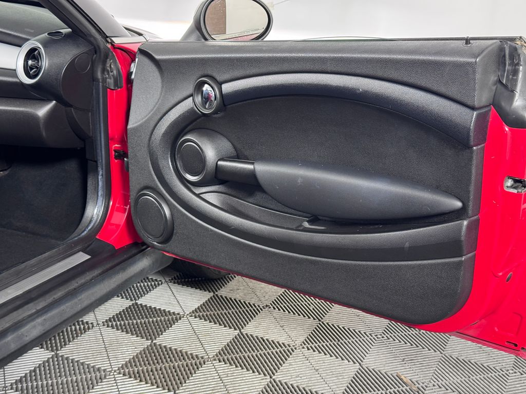 Vehicle image 9 of 23