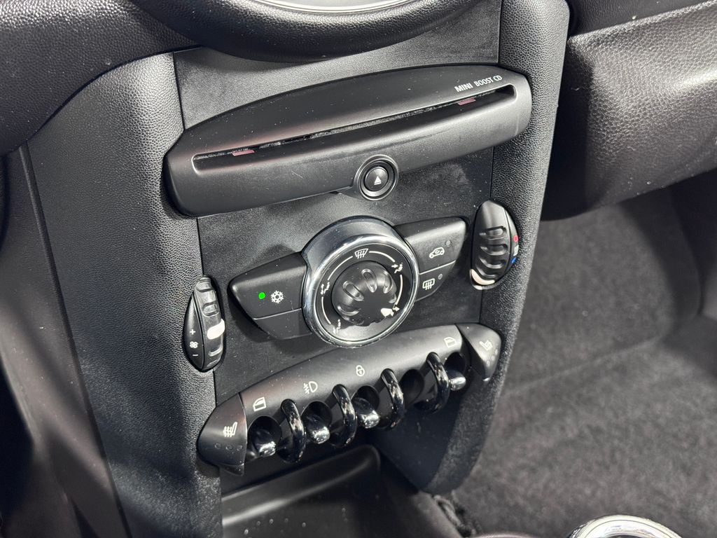 Vehicle image 20 of 23