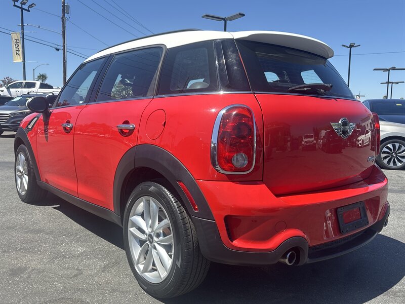 Vehicle image 9 of 26