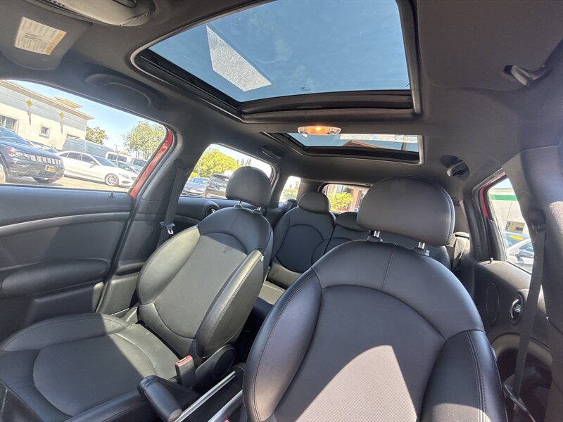 Vehicle image 15 of 26