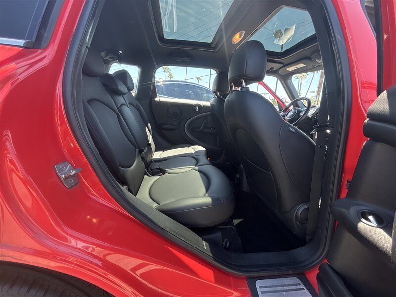 Vehicle image 14 of 26