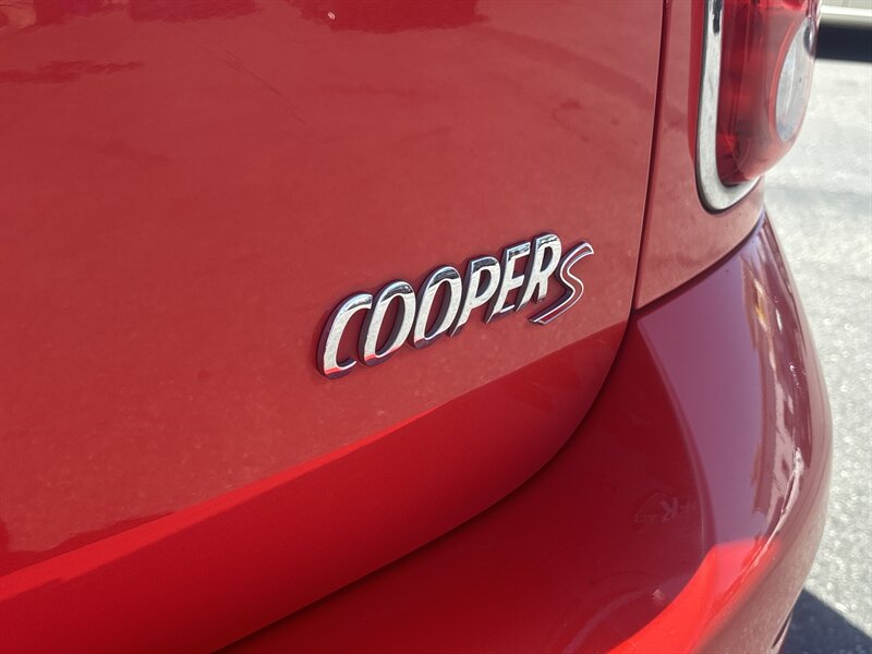 Vehicle image 24 of 26