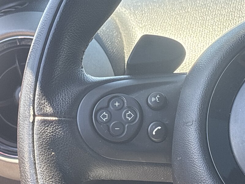 Vehicle image 22 of 26