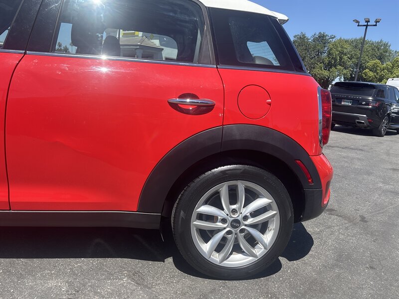 Vehicle image 6 of 26