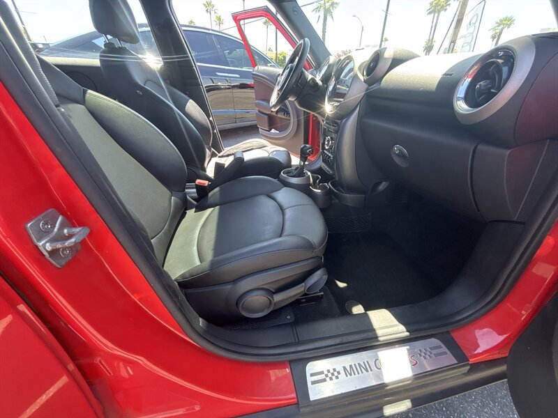 Vehicle image 18 of 26