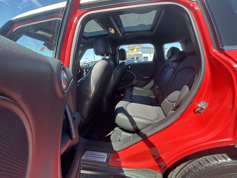 Vehicle image 17 of 26