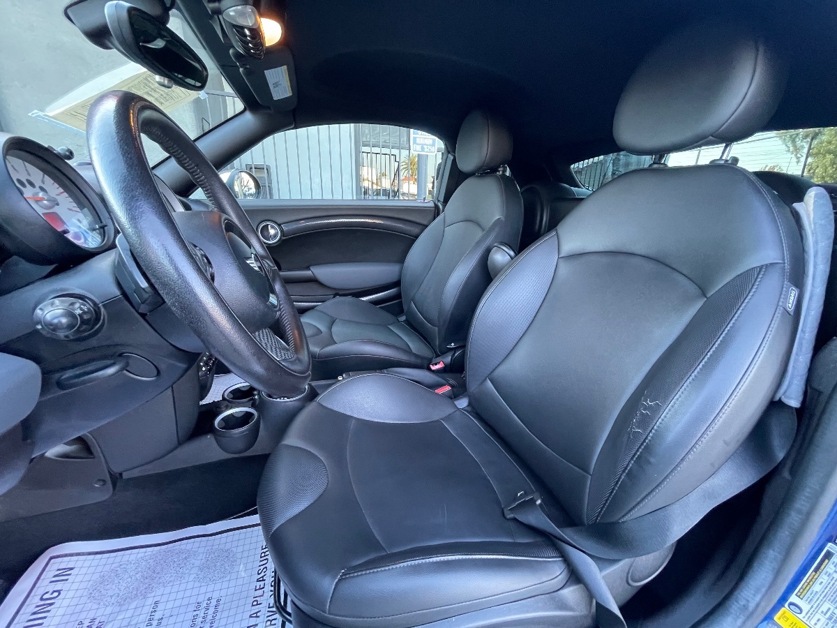 Vehicle image 11 of 13