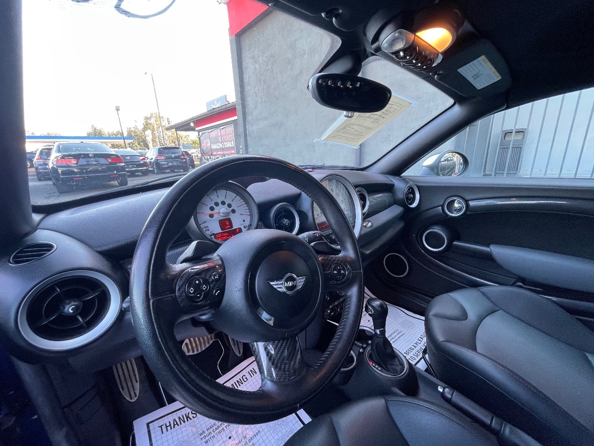 Vehicle image 9 of 13
