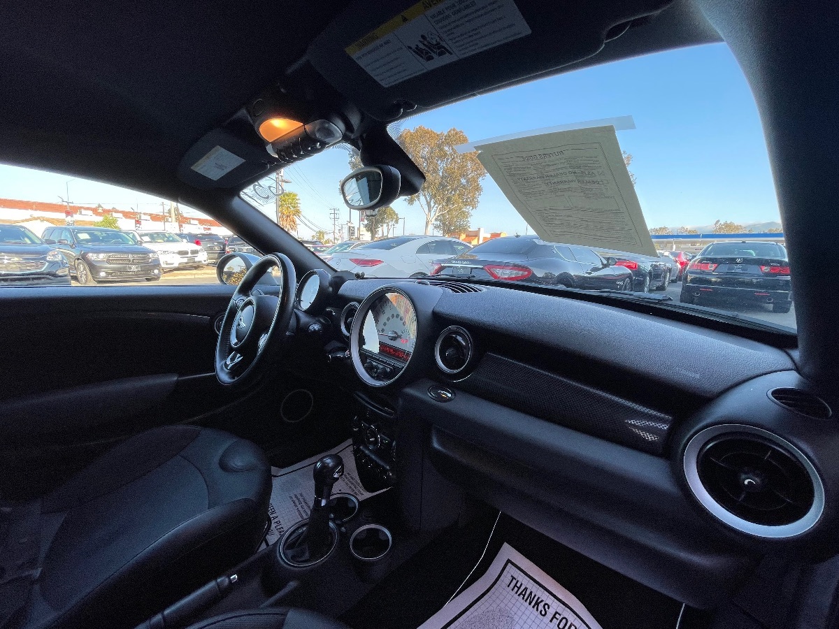 Vehicle image 12 of 13
