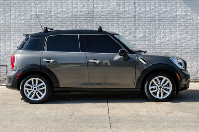 2012 MINI Cooper Countryman S Image 3 of 56