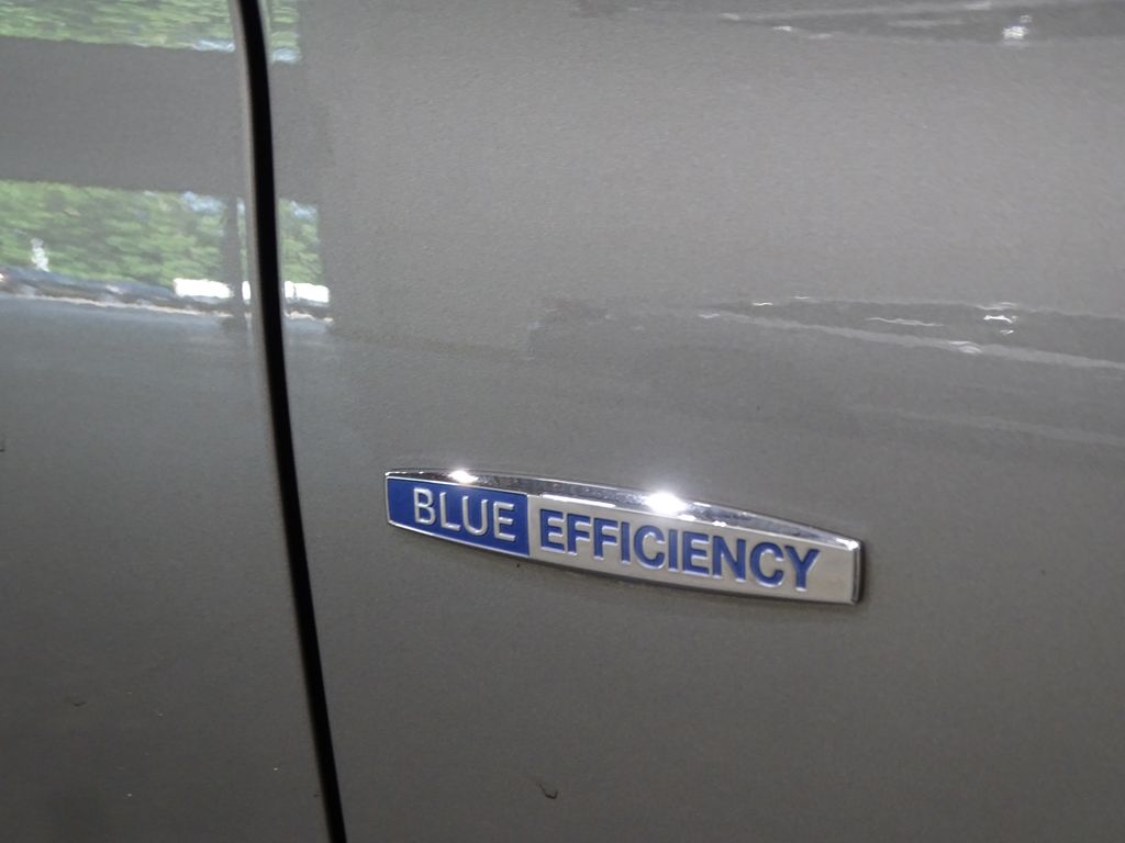 Vehicle image 34 of 42