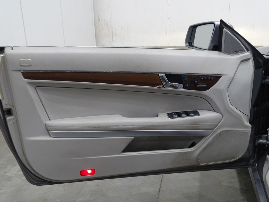 Vehicle image 29 of 42