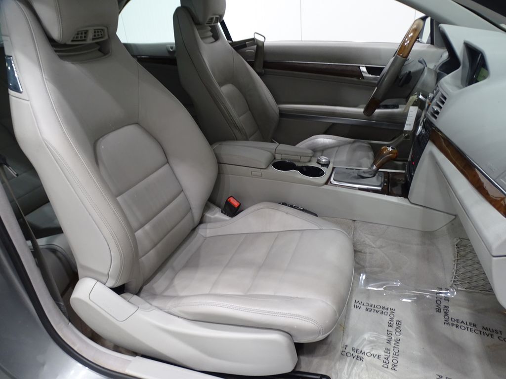 Vehicle image 18 of 42