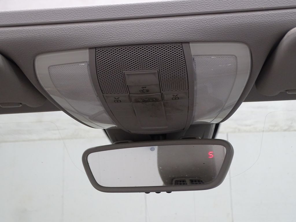 Vehicle image 32 of 42