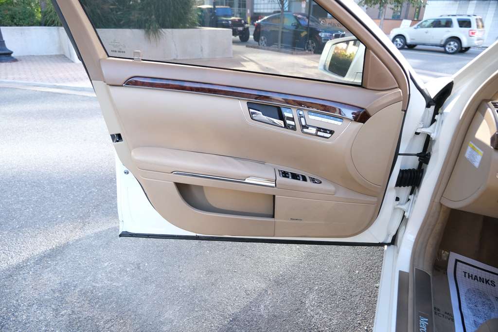 2012 Mercedes-Benz S-Class 550 Image 42 of 46