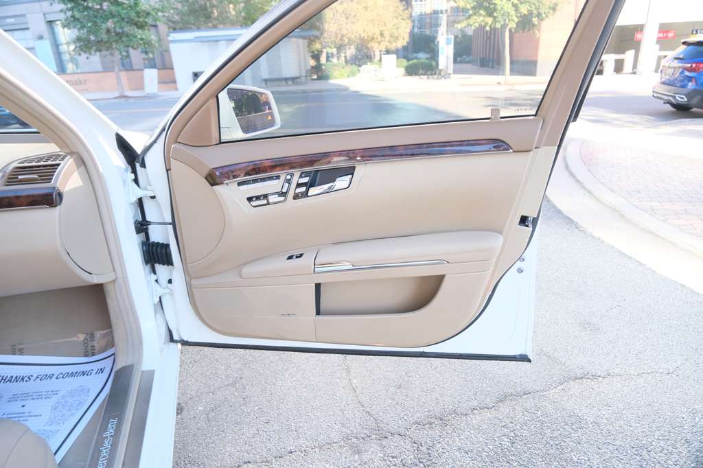 2012 Mercedes-Benz S-Class 550 Image 37 of 46