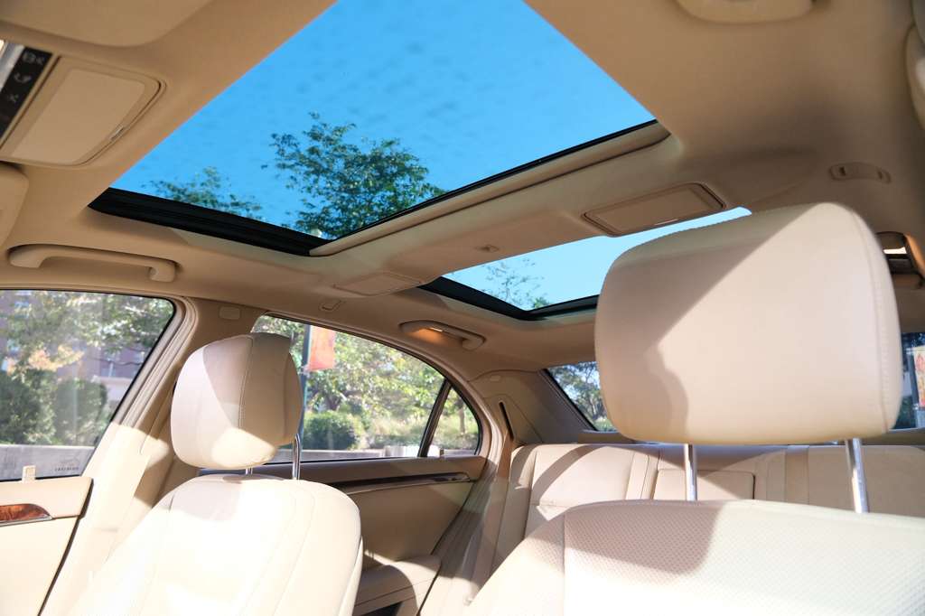 2012 Mercedes-Benz S-Class 550 Image 38 of 46